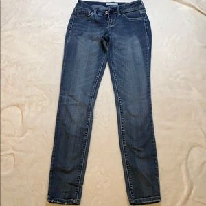 Jessica Simpson’s skinny Jeans